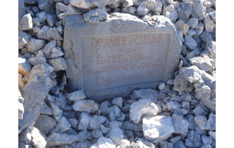 La pyramide de Cassini et l'impluvium d'Orves